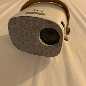 Meet Mini Projector